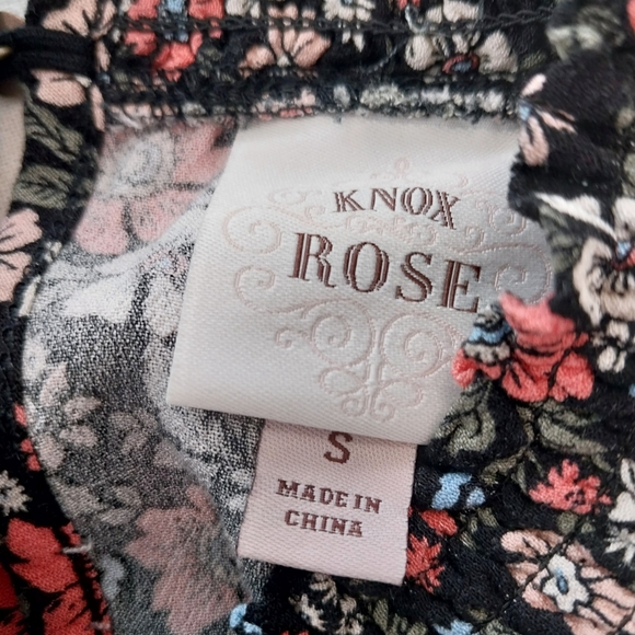 Knox Rose black floral short sleeve high neck Blouse Size Small - Picture 10 of 16